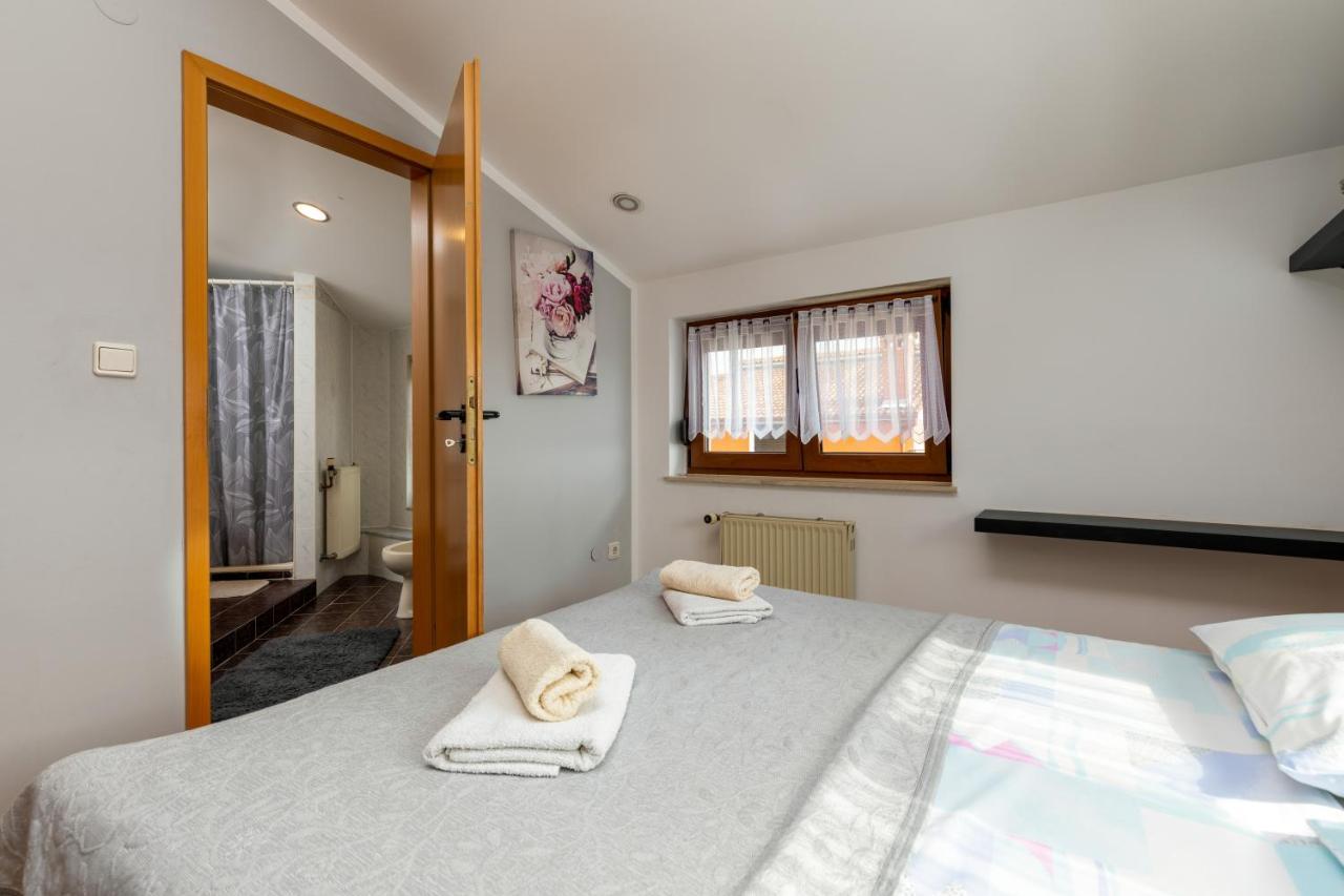 Apartments Kristina Rovinj Exterior photo